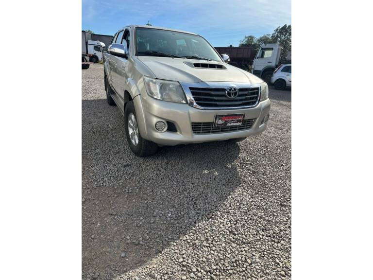 TOYOTA - HILUX - 2013/2013 - Bege - Sob Consulta