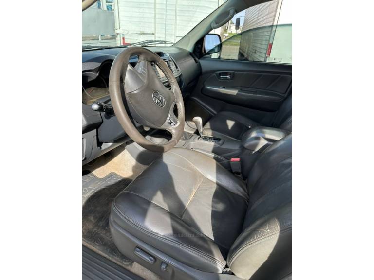 TOYOTA - HILUX - 2013/2013 - Bege - Sob Consulta