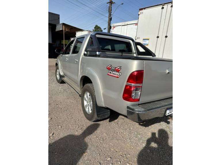 TOYOTA - HILUX - 2013/2013 - Bege - Sob Consulta
