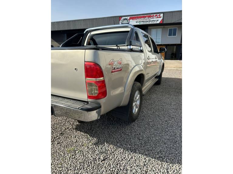 TOYOTA - HILUX - 2013/2013 - Bege - Sob Consulta
